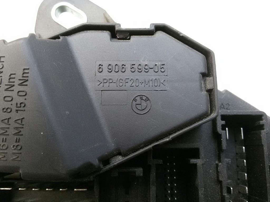 BMW 5-er E60 BJ2004 Zentralelektrik 6906599 Sicherungskasten Kofefrraum hinten rechts