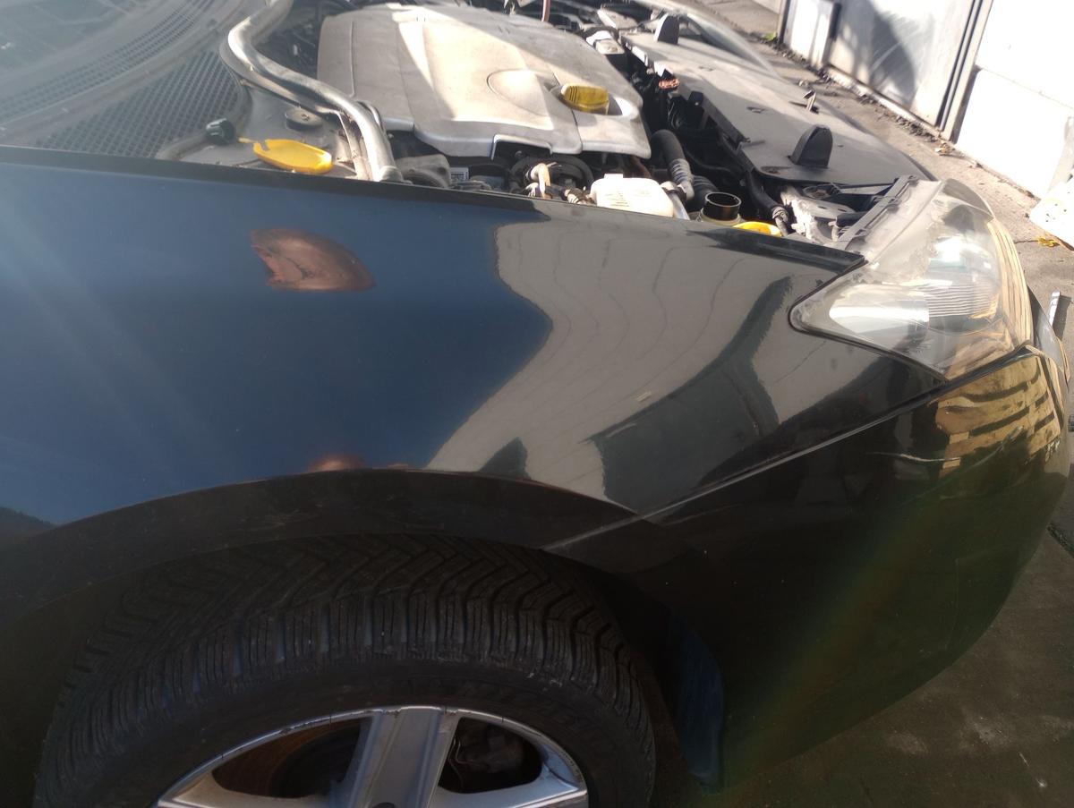 Renault Laguna 3 Grandtour orig Kotflügel rechts 676 Perlmuttschwarz met Bj 10