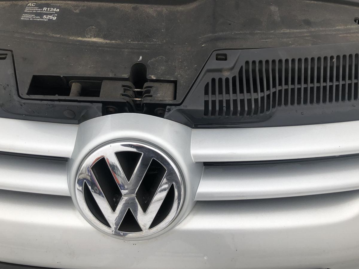 VW Golf 5 V 1K K&uuml;hlergrill Grill Frontgrill mit VW Logo LA7W Reflexsilber Met