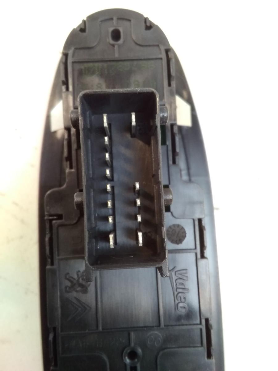 Peugeot 208 original Schalter Spiegel Fensterheber vorn links 96758210ZD Bj.2016