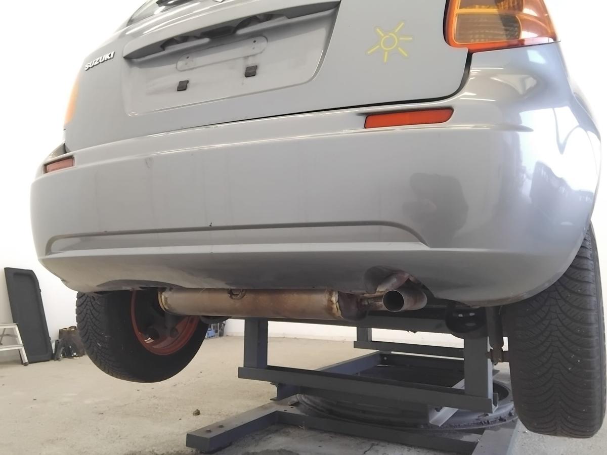 Suzuki SX4 original Sto&szlig;f&auml;nger Sto&szlig;stange hinten 5t&uuml;rig BJ2006 ZCD Galactic Gray