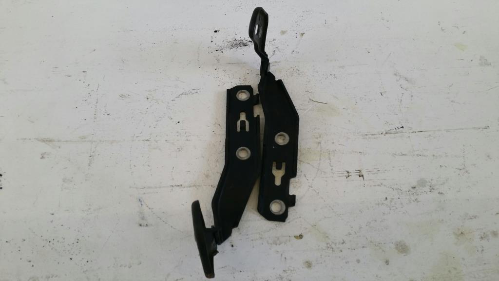 Audi A6 4F Avant Satz original Motorhaubenscharniere Scharniere 4F0823301