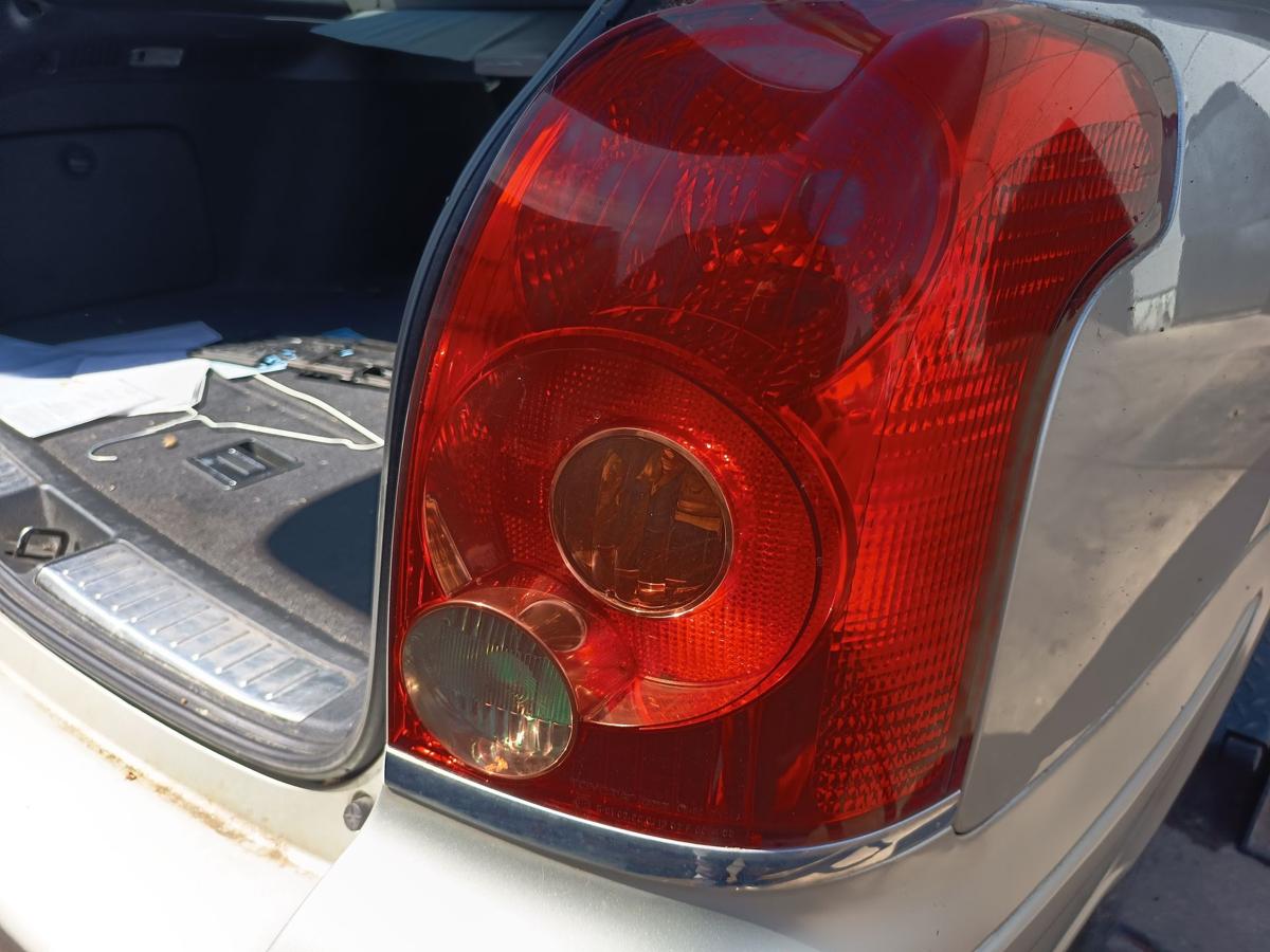 Toyota Avensis T25 Kombi original R&uuml;ckleuchte rechts Heck Schluss Licht Bj 2005