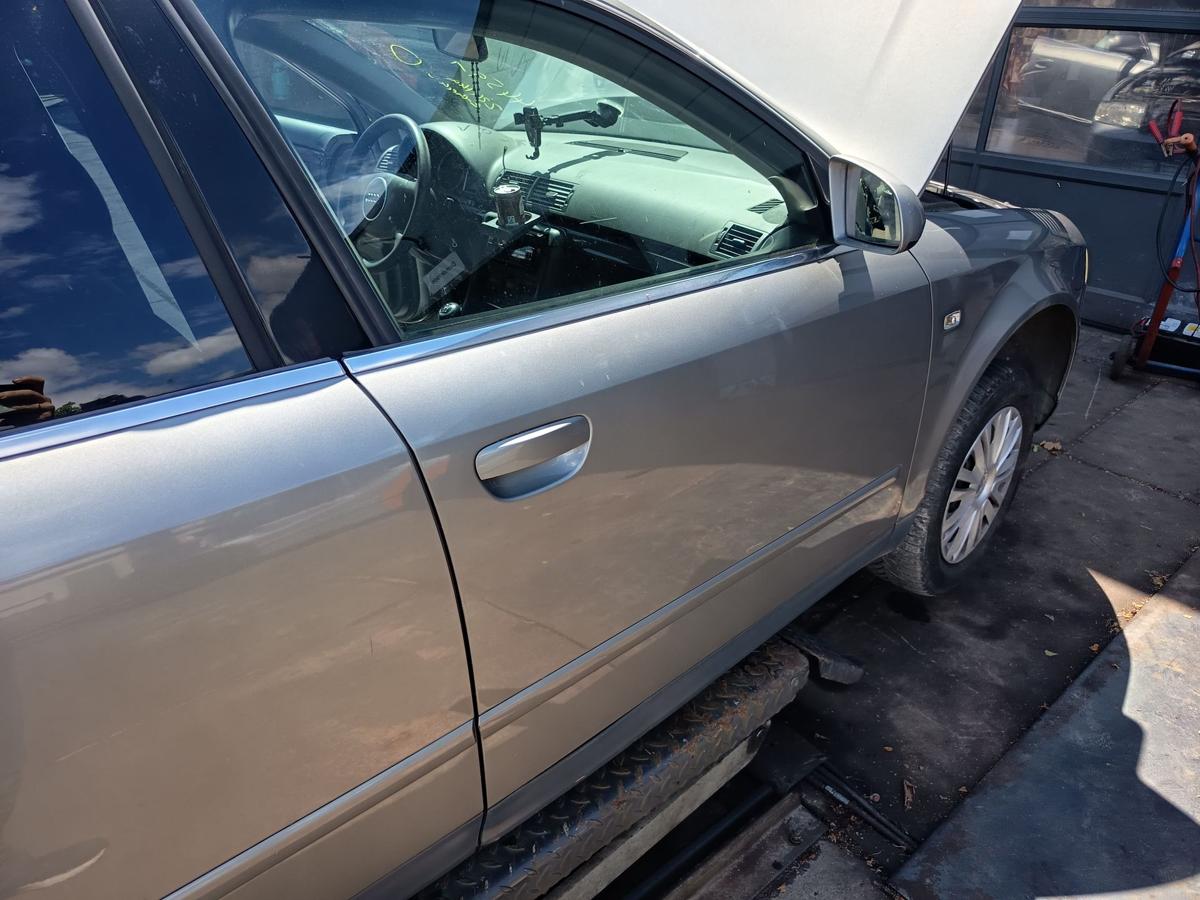Audi A4 B6 original T&uuml;r vorn rechts Beifahrer Roh Y7Q Atlasgrau Bj 2003