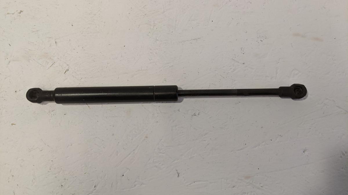 Ford Focus Limo Satz Gasdruckd&auml;mpfer Gasfeder D&auml;mpfer Heckklappe