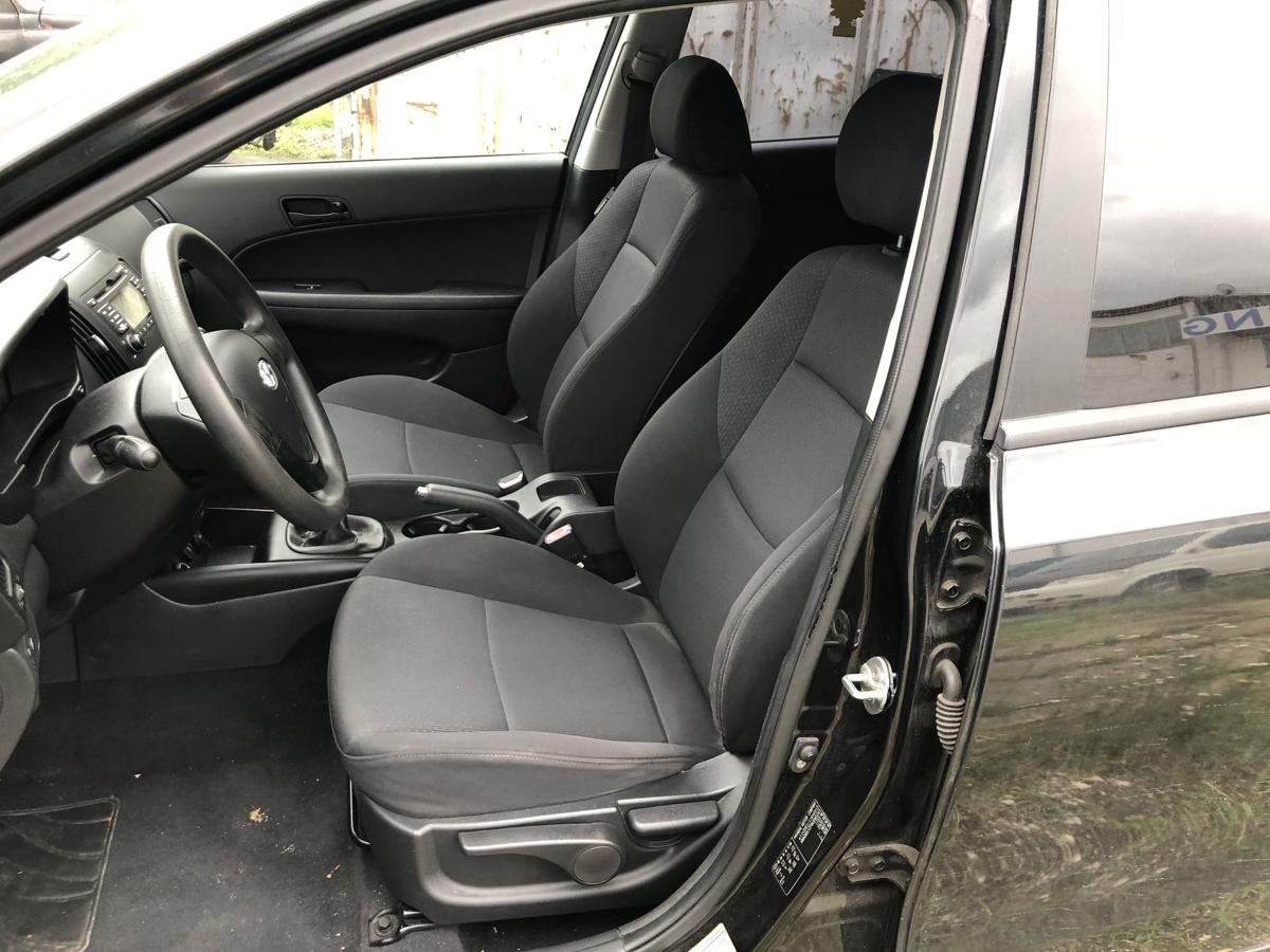 Hyundai i30 FD Sitz vorn links Fahrersitz Stoff ohne Heizung Autositz