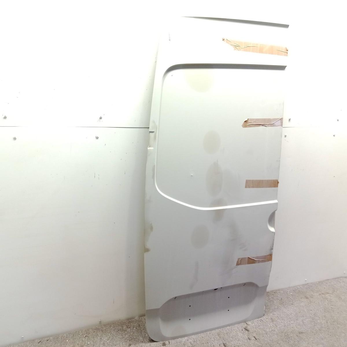 Mercedes Sprinter 907 Heckfl&uuml;gelt&uuml;r links besch&auml;digt Bj.2020