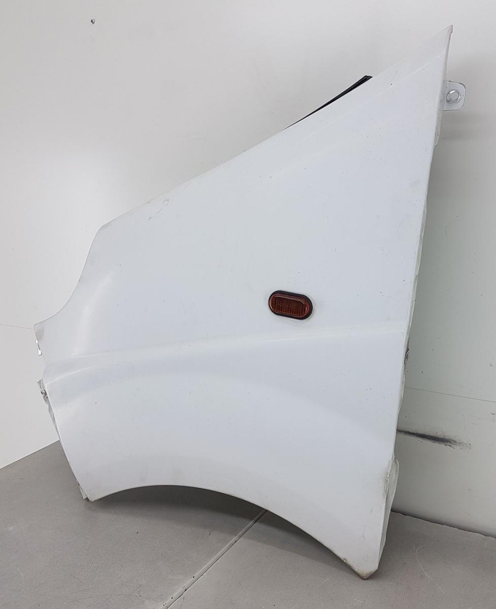 Opel Vivaro Kotflügel links in 10U Casablancaweiss Bj2007