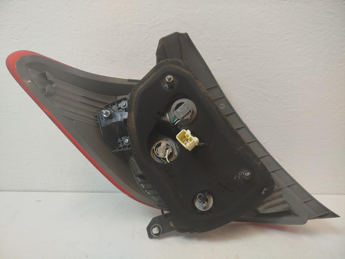 Toyota Yaris XP13 R&uuml;ckleuchte rechts R&uuml;cklicht Heckleuchte kein LED 10-14
