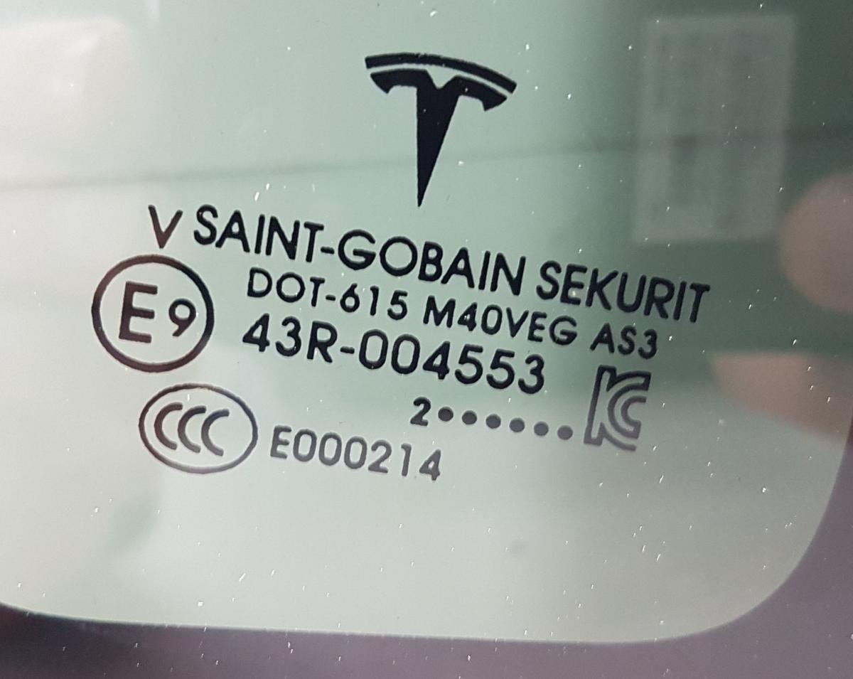 Tesla Model X Dreieckscheibe hinten links abgedunkelt VSG Verbundglas Bj22