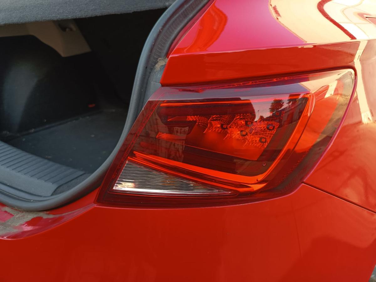 Seat Leon III Limo original LED Heckr&uuml;ckleuchte rechts aussen Schlusslicht Bj14