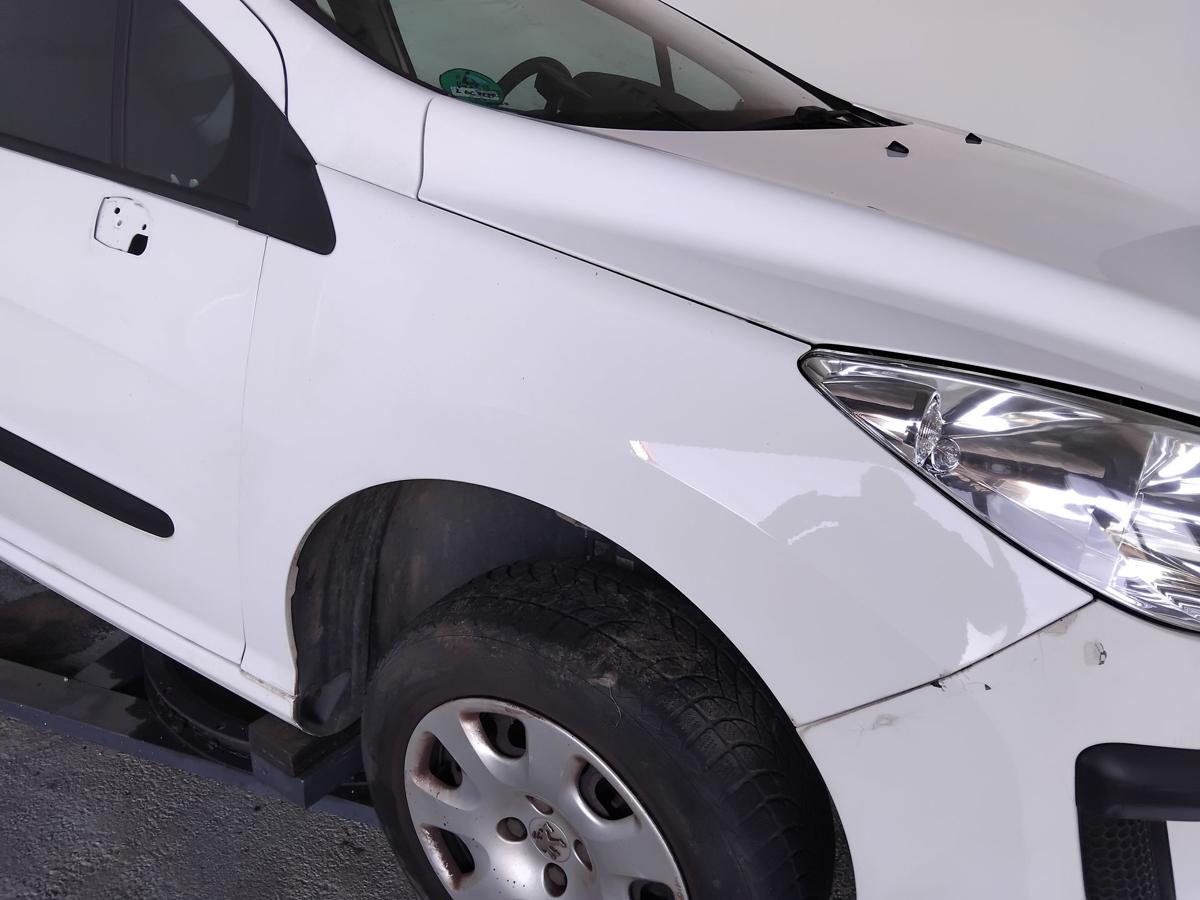 Peugeot 308 I original Kotfl&uuml;gel vorn rechts EWP Schneewei&szlig; BJ2010