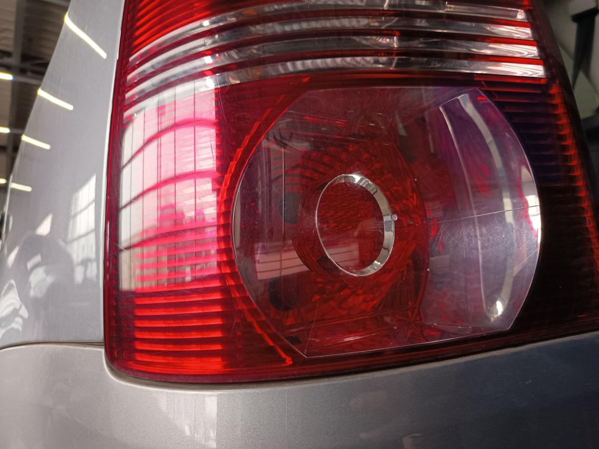 VW Touran 1T3 GP original R&uuml;ckleuchte links Heck/Schluss/Licht Bj 2010