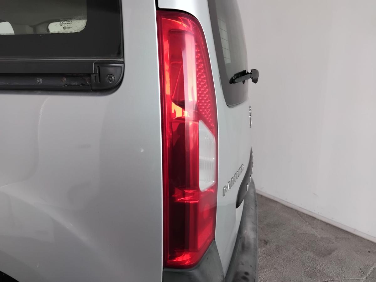 Peugeot Partner 2 Tepee BJ2009 orig R&uuml;ckleuchte Heckleuchte links f&uuml;r Heckklappe