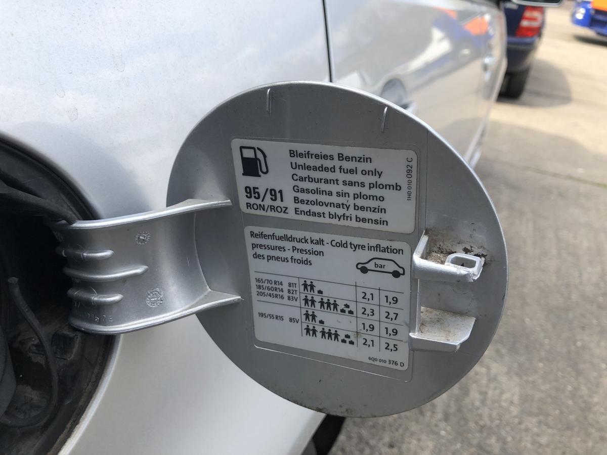 VW Polo 9N 9N3 Tankklappe Tankdeckel Tankverschluss LA7W Reflexsilber Metallic