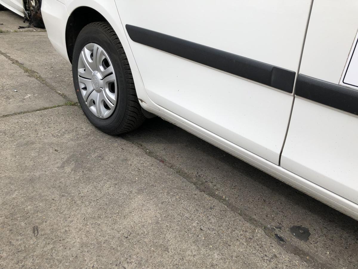 Skoda Fabia 2 5J Tür hinten rechts Fondtür im Rohbau Kombi LF9E weiss 06 bis 14