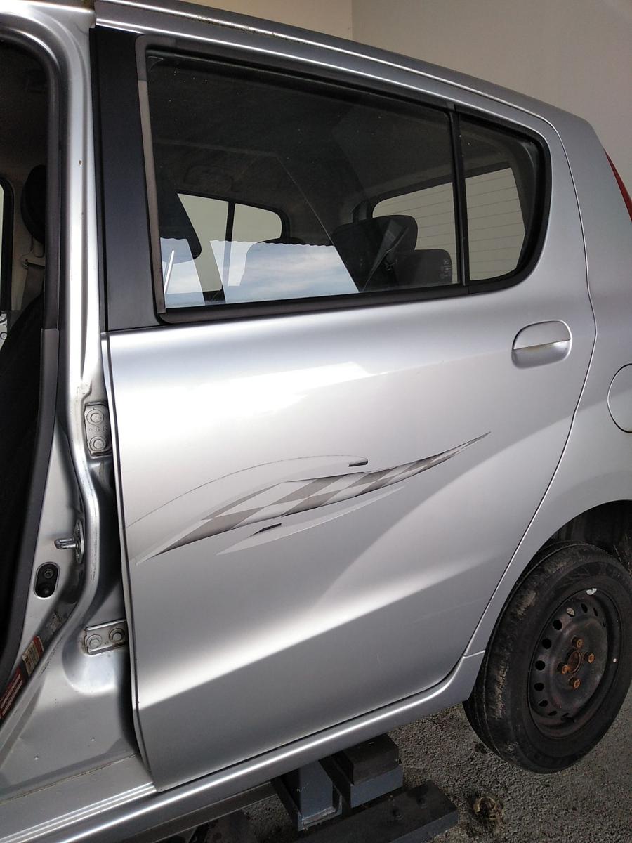 Daihatsu Cuore L276 Tür hinten links silber S28 Bj.2008