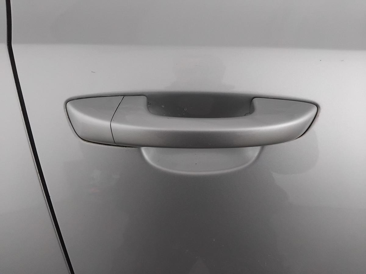 VW Golf 6 T&uuml;r vorn rechts Beifahrert&uuml;r LA7W reflexsilber 5t&uuml;rig Flie&szlig;heck BJ2009