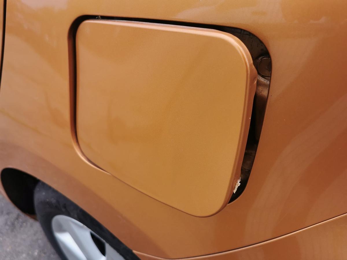Nissan Micra K13 Tankklappe Tankdeckel Tankverschluss A55 Orange Perl