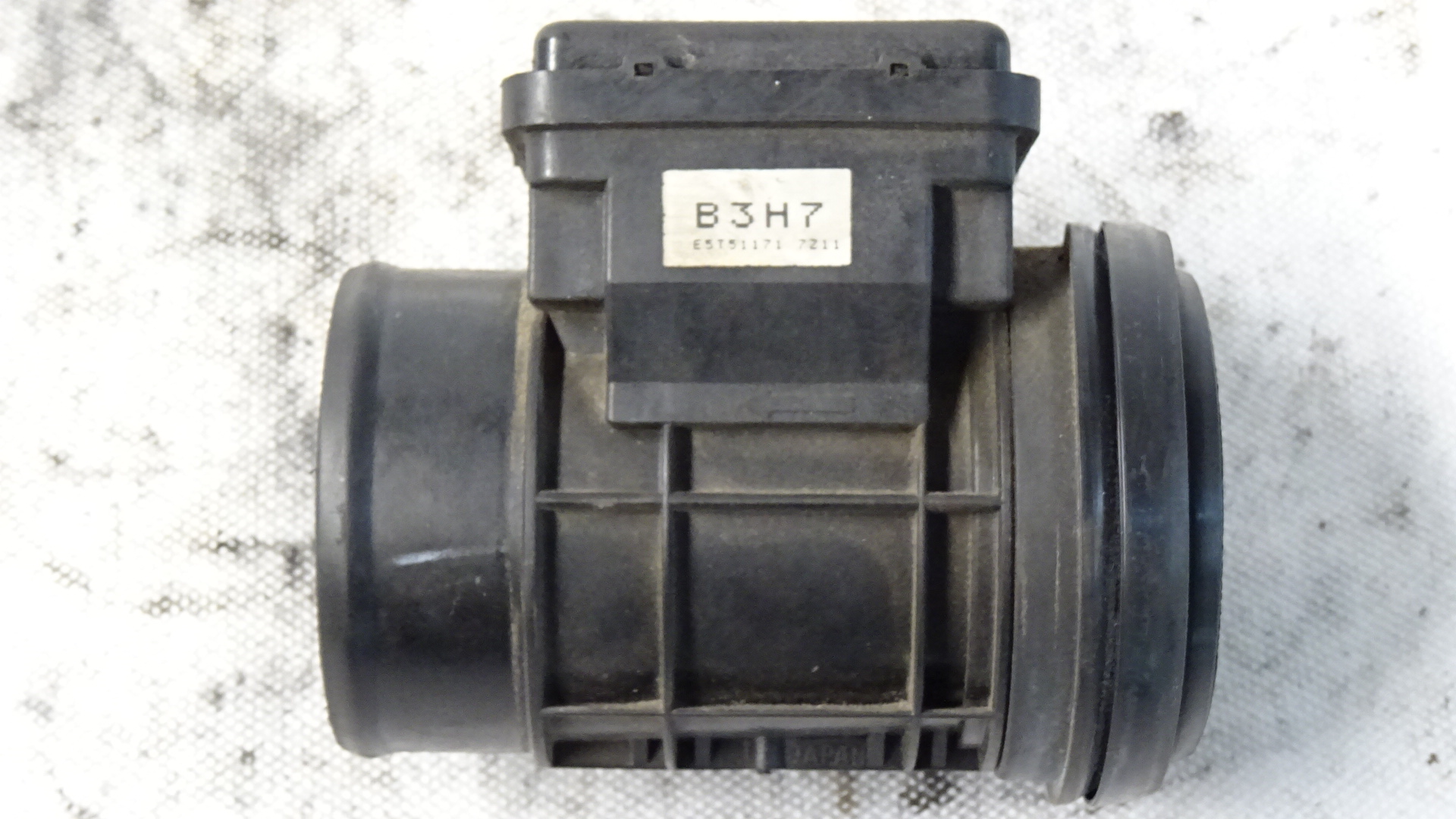 Mazda 323F BA Bj.1996 Luftmassenmesser 1,5 16V 65kw Z5-DE B3H7 E5T51171