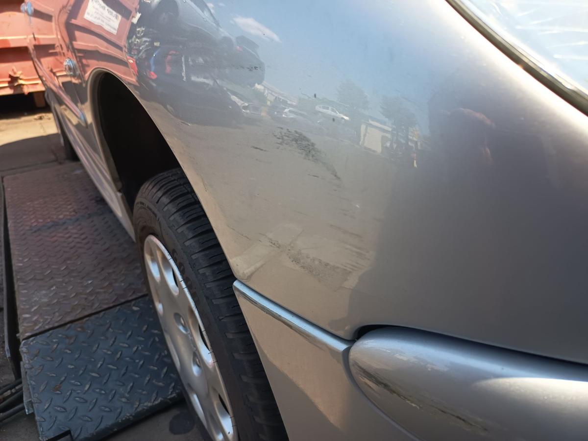 Peugeot 206 orig Kotflügel rechts schmal Ausführung EZR Silber Bj 2005