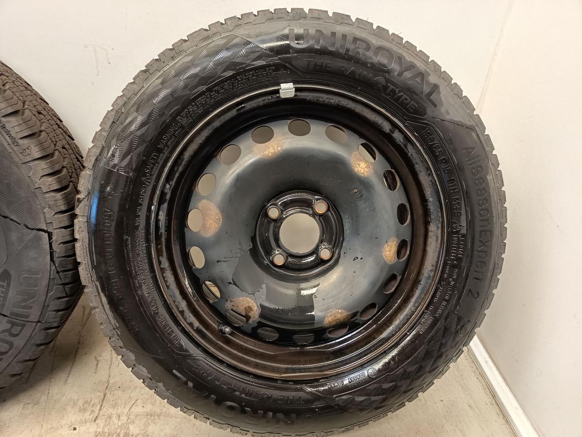 Renault Megane II Satz Stahlfelgen 6,5x15 ET45 mit Allwetterreifen UniRoyal Bj04