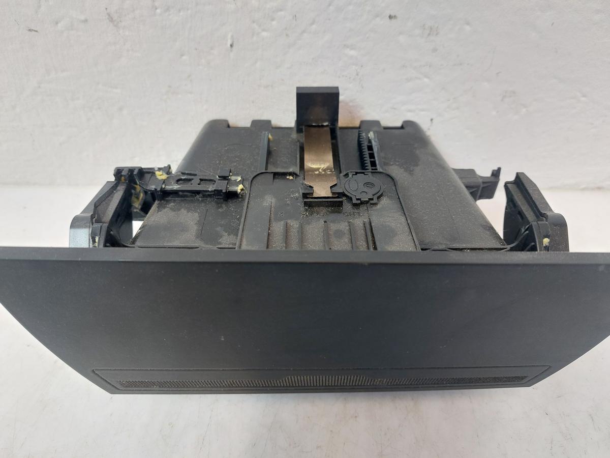 Seat Leon III 5F Ablagefach Armaturenbrett mitte Staufach mit Deckel