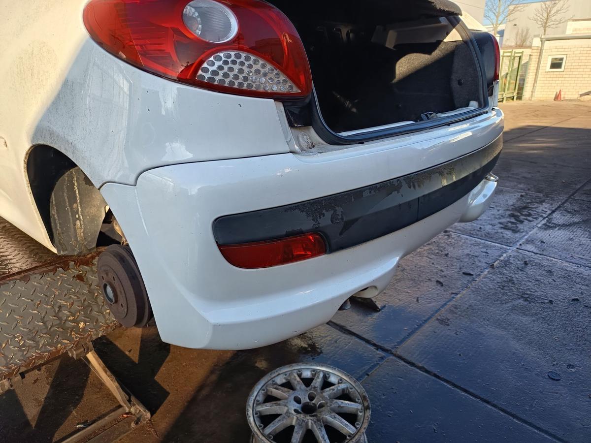 Peugeot 206+ original Sto&szlig;stange F&auml;nger hinten/Heck EWP Polarwei&szlig; Bj 2012
