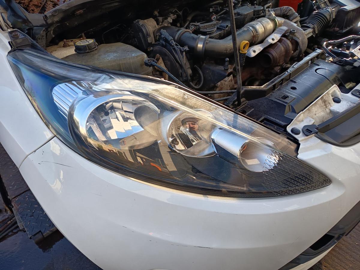 Ford Fiesta VII original Scheinwerfer rechts Halogen/Haupt/Licht/Front Bj 2011