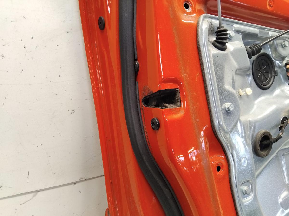 VW Polo 9N3 T&uuml;r vorn links Fahrert&uuml;r 5-t&uuml;rig LP3G Flashrot BJ2005