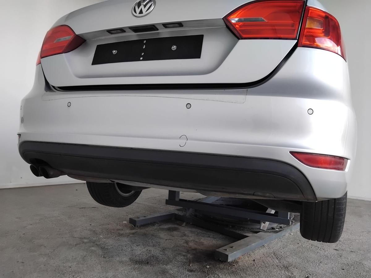 VW Jetta VI 162 original Stossf&auml;nger Sto&szlig;stange hinten mit PDC reflexsilber LA7W BJ2012