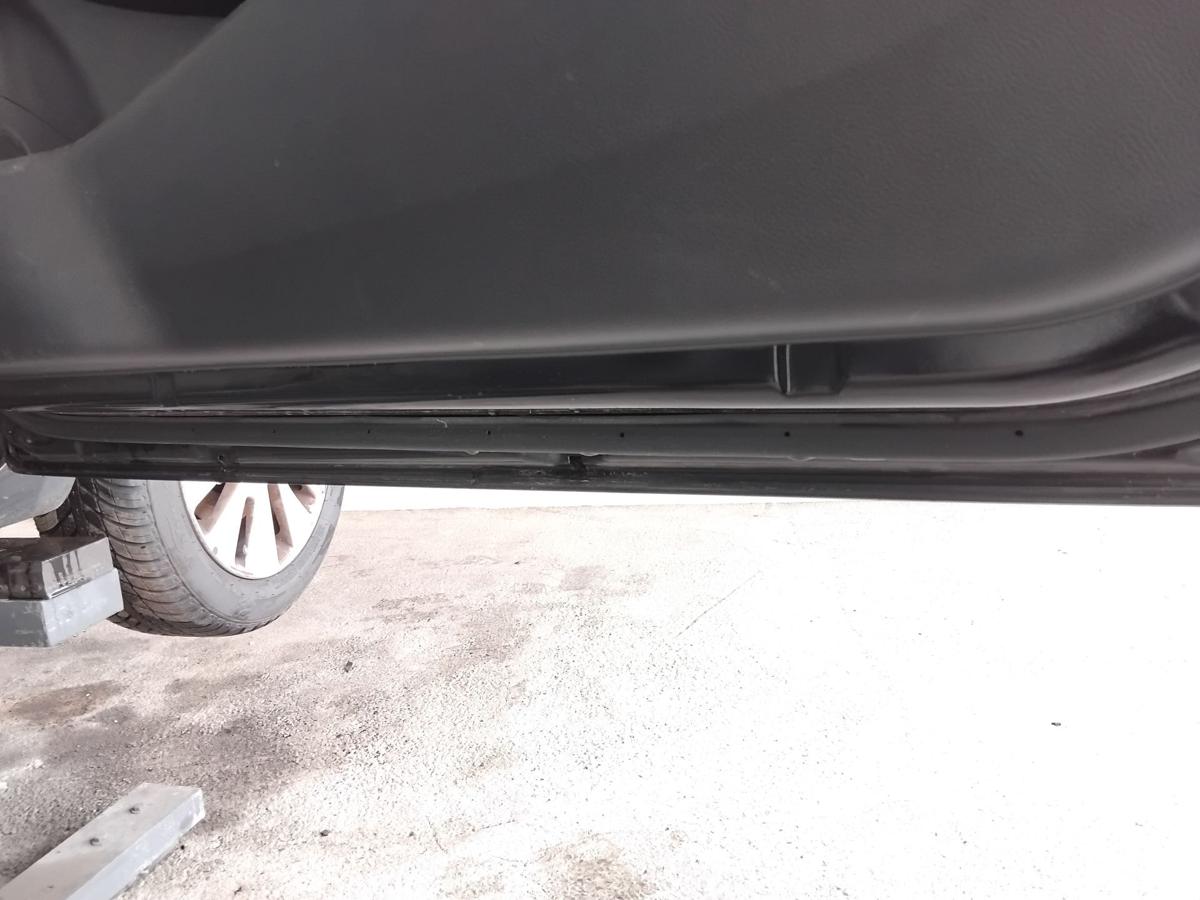 Kia Rio III UB T&uuml;r vorn rechts Beifahrert&uuml;r 3-t&uuml;rig besch&auml;digt BJ2012 AURORA BLACK PEARL