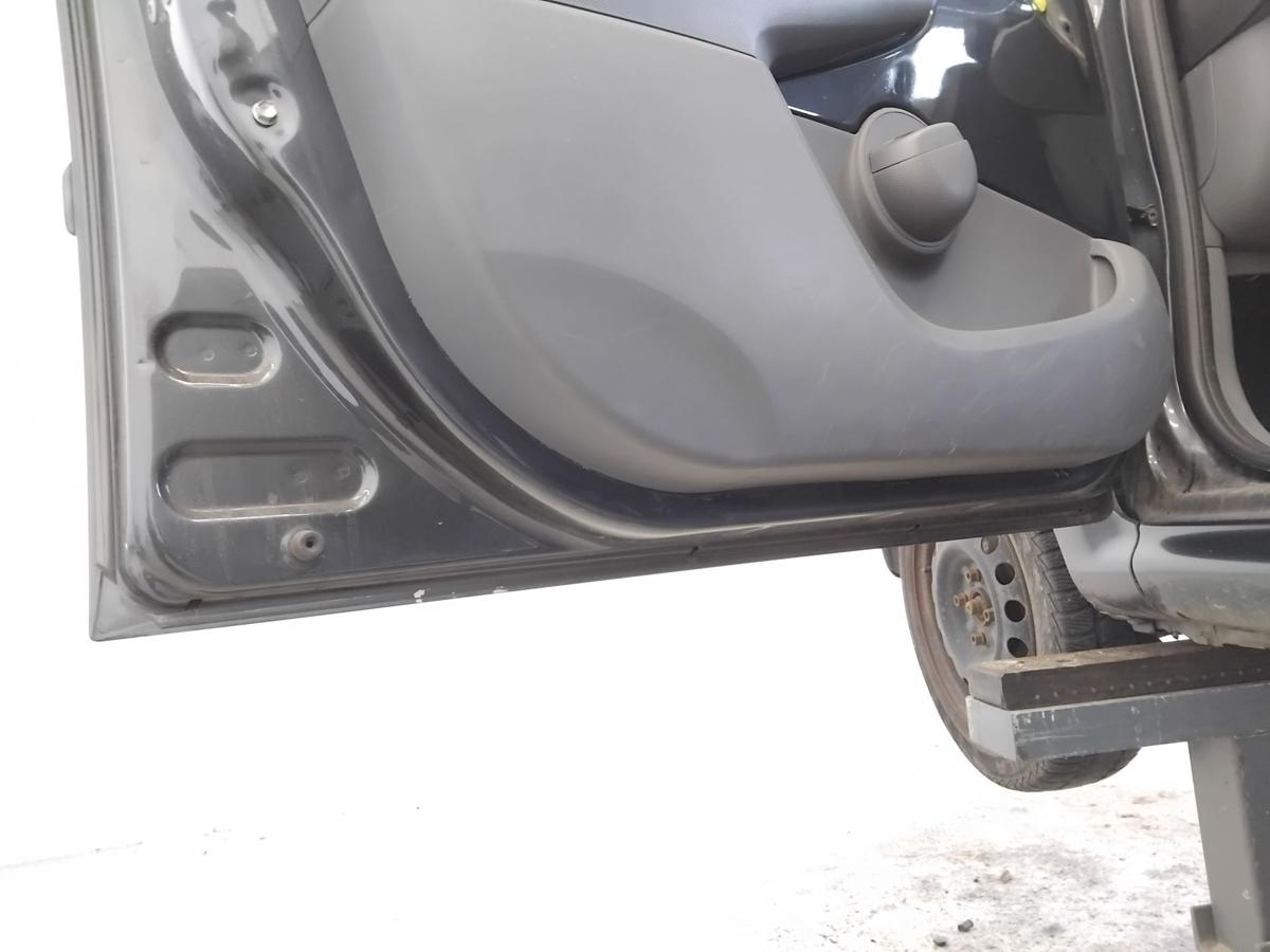 Peugeot 107 T&uuml;r vorn links Fahrert&uuml;r KTA dark grey mica 5-t&uuml;rig BJ2009