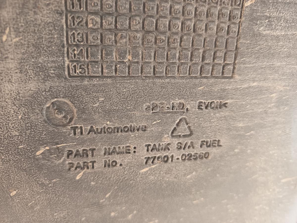 Toyota Auris E18 Hybrid original Kraftstoffbeh&auml;lter Tank Benzin Bj 2013