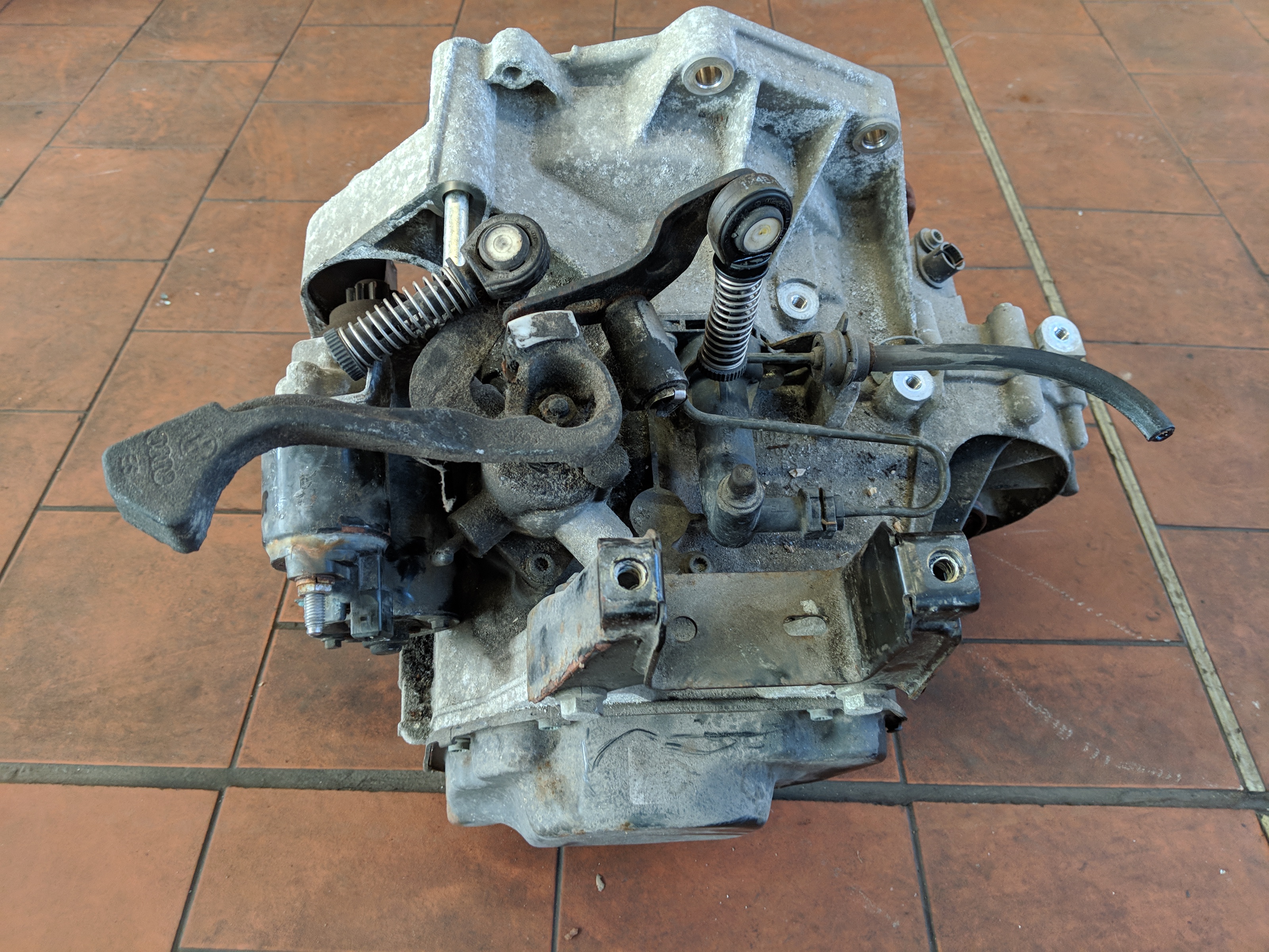 VW Polo 9N Bj.03 5-Gang Schaltgetriebe GKU nur 113tkm Getriebe