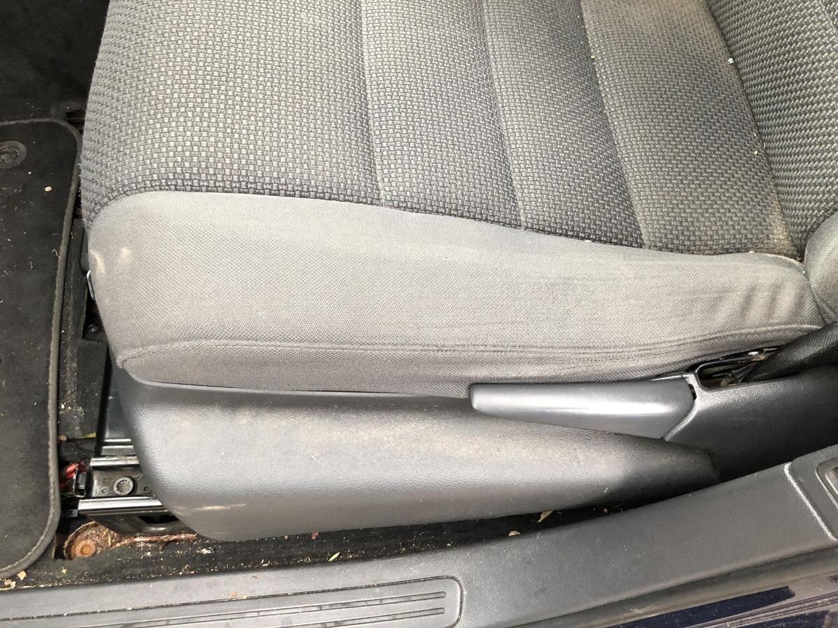 VW Touareg 7L Sitz vorn links Fahrersitz Stoff mit Heizung