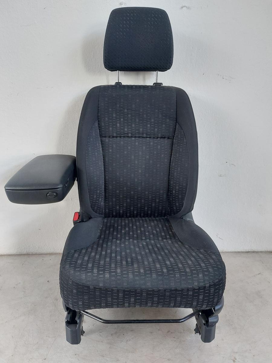 Honda CR-V RD8 Sitz vorn links Fahrersitz Stoff mit abnehmbarer Mittelarmlehne