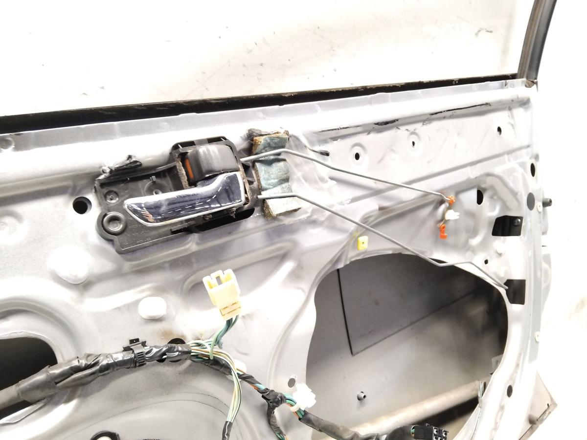 Toyota Avensis T22 original T&uuml;r vorn rechts silbermetallic Rohbau BJ2002