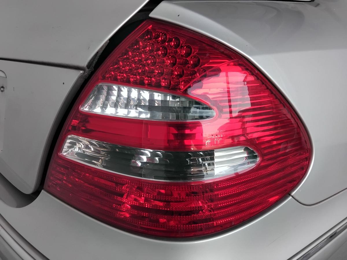 Mercedes E-Klasse W211 orig R&uuml;ckleuchte Heckleuchte rechts LED BJ2004 Limousine
