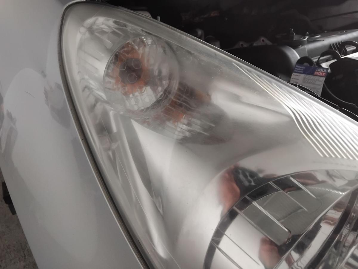 Hyundai i20 PB original Scheinwerfer vorn rechts Halogen mit LWR vergilbt BJ2011