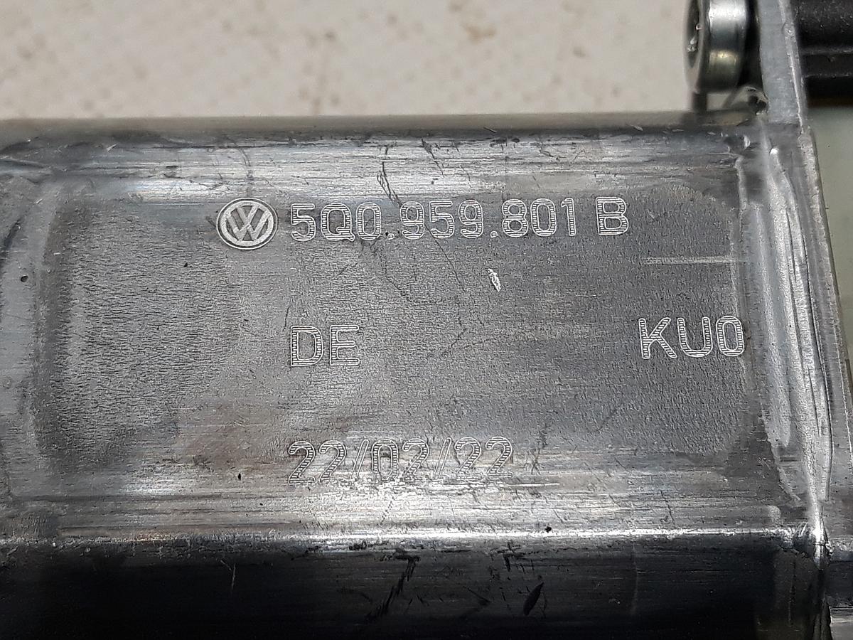 Skoda Superb 3V Bj.2022 original Fensterhebermotor vorn links Bosch 0130822717