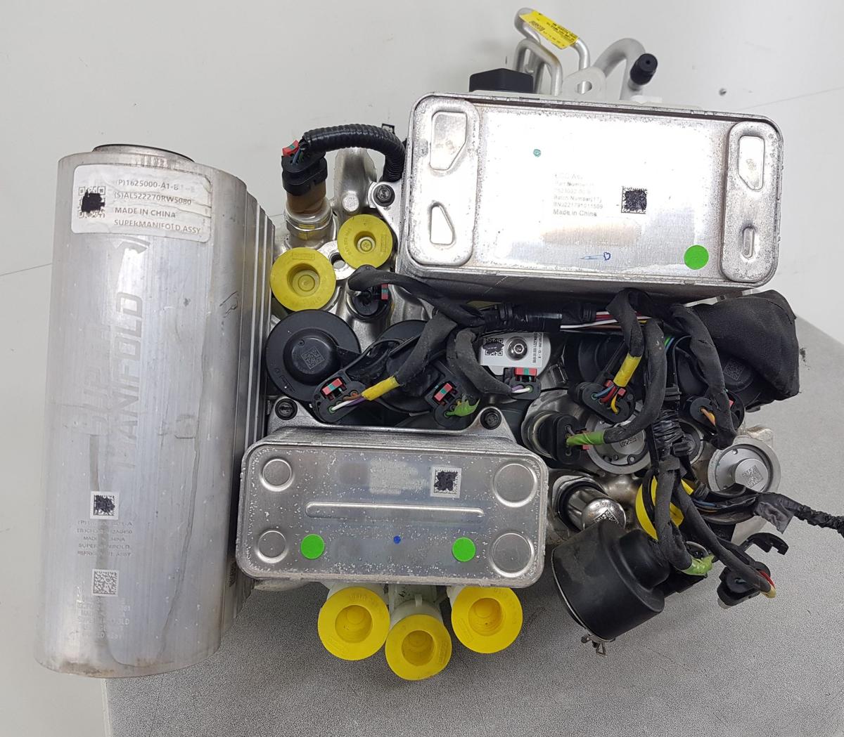 Tesla Model Y W&auml;rmetauscher Bj2022 1625000-A1-B Super Manifold