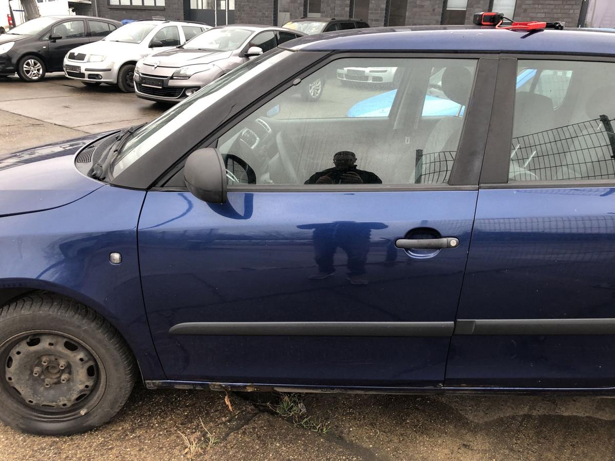 Skoda Fabia 2 Typ 5J T&uuml;r vorn links Fahrert&uuml;r im Rohbau Anrostung LF5Q blau