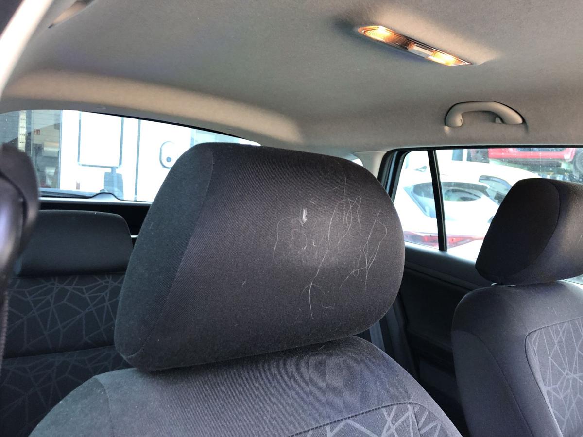 Skoda Fabia II 2 Typ 5J Sitz vorn rechts Beifahrersitz OHNE Heizung Stoffsitz