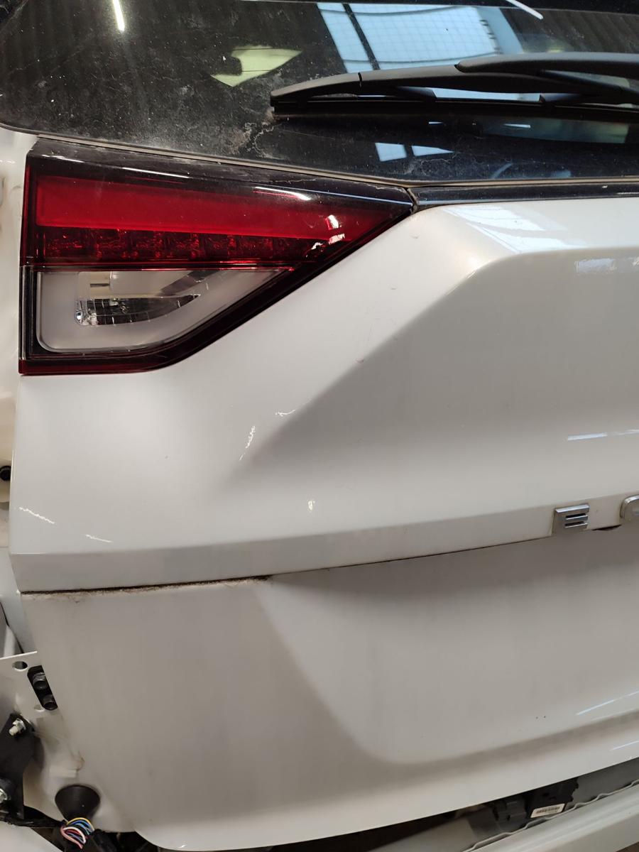 Mitsubishi Eclipse Cross original Heckklappe Kofferraumdeckel Heckscheibe W85 wei&szlig;