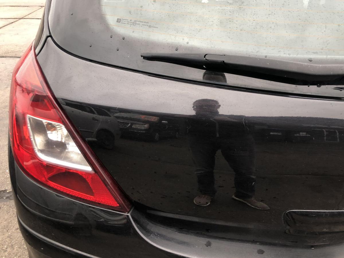 Opel Corsa D Heckklappe mit Scheibe nur f&uuml;r 5 t&uuml;rer im Rohbau 2HU Saphirschwarz