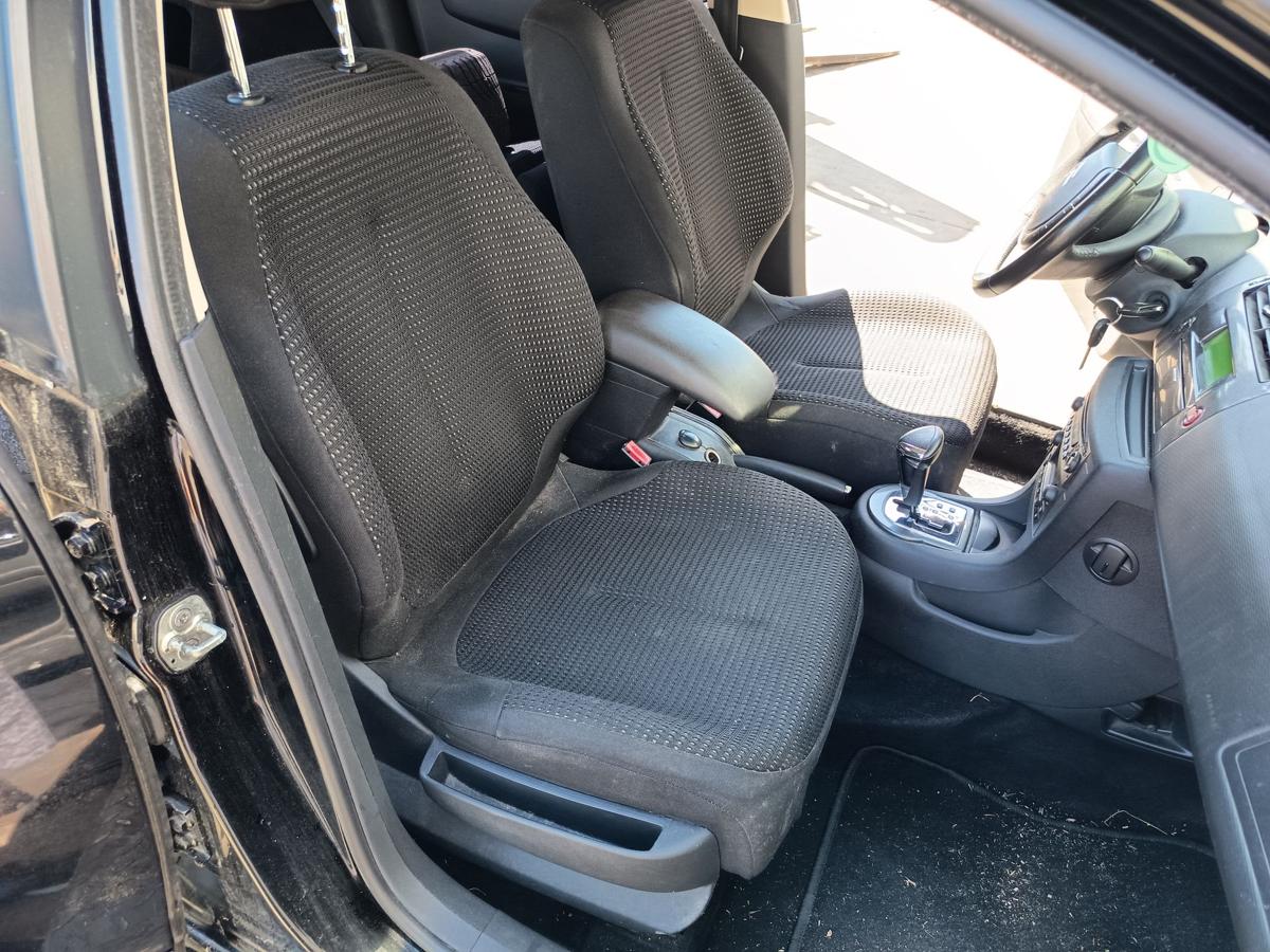 Citroen C4 5t&uuml;rig original Sitz vorn rechts Beifahrer Stoff Anthrazit Bj 2009
