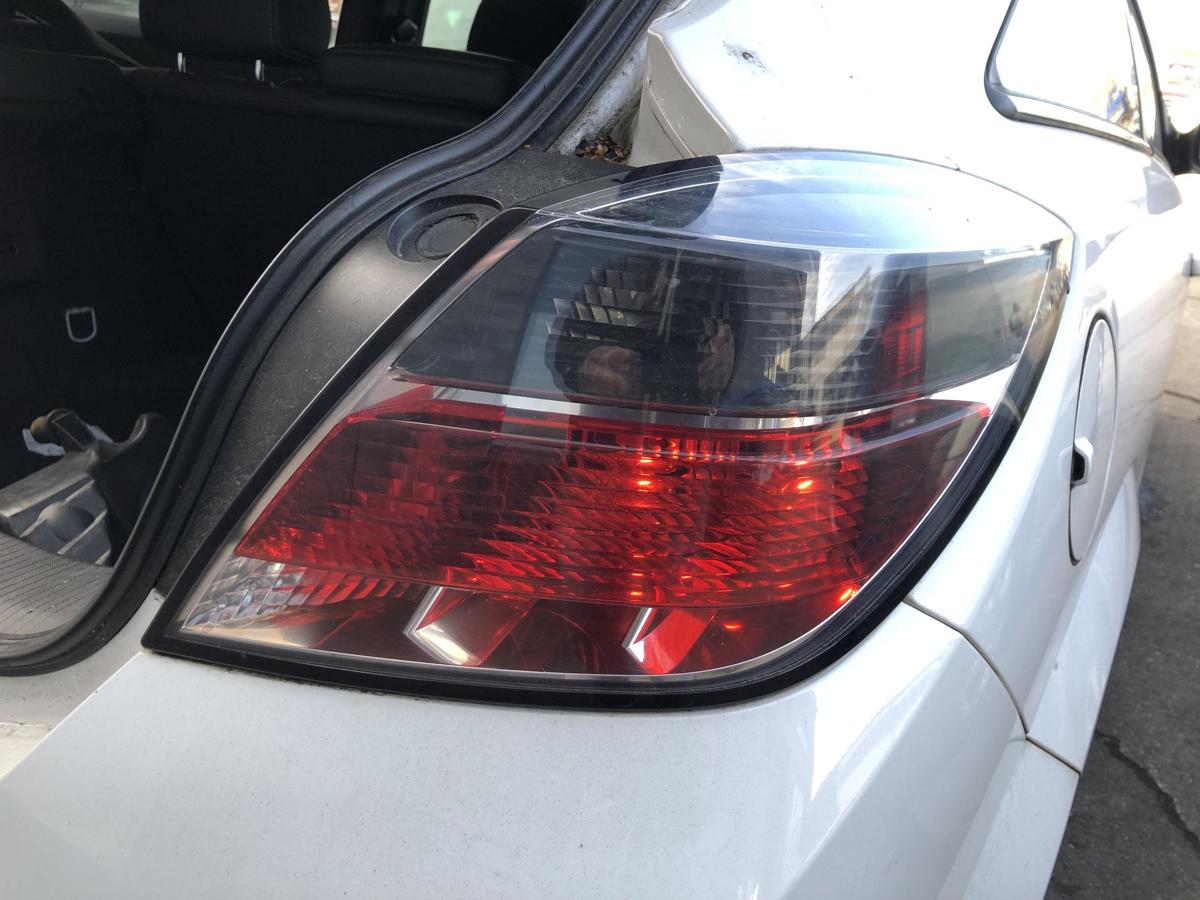 Opel Astra H GTC R&uuml;ckleuchte rechts R&uuml;cklicht Heckleuchte Schlusslicht