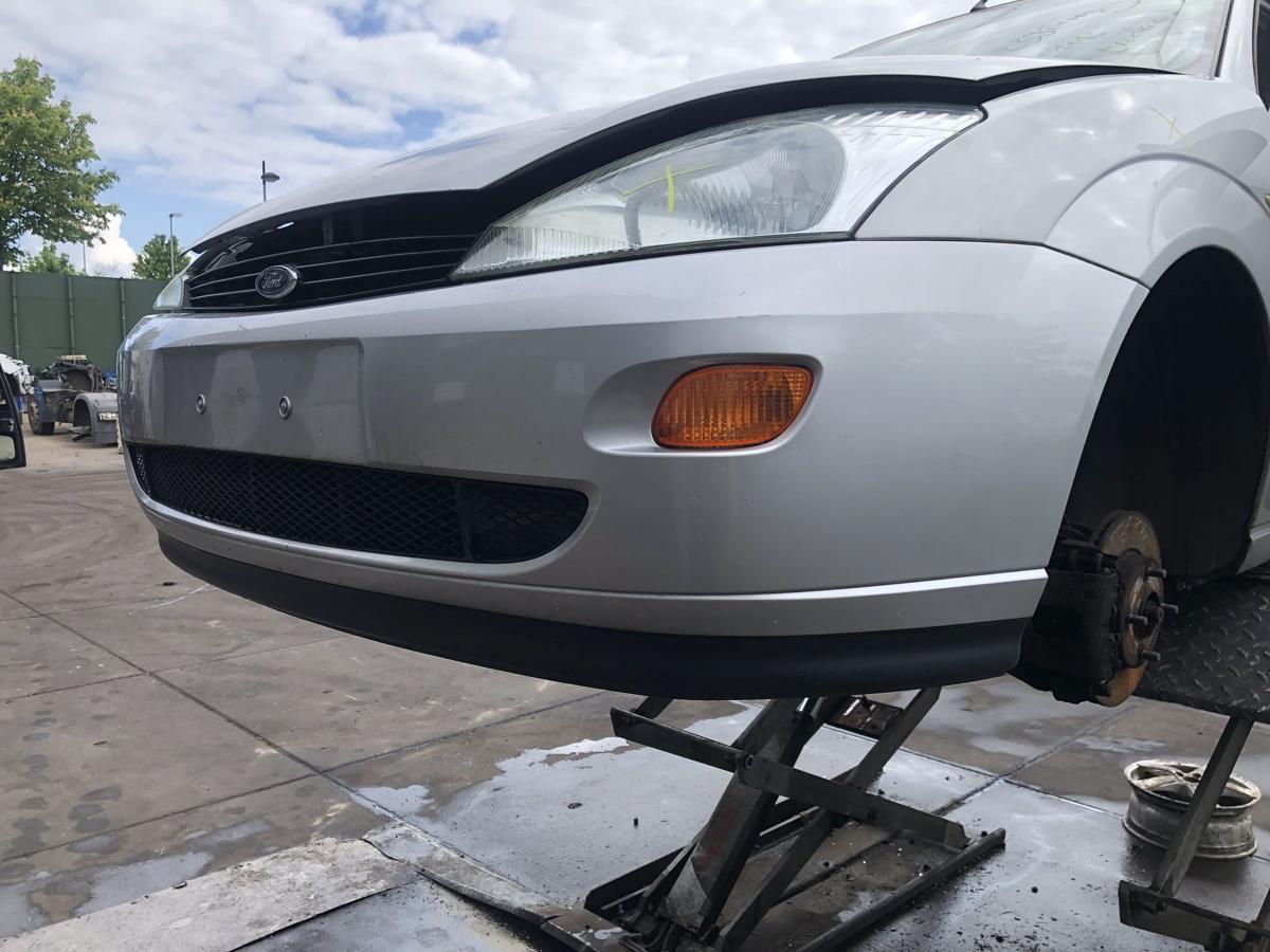 Ford Focus DNW original Stoßstange Fänger vorn/Front Polarsilber Bj 2001