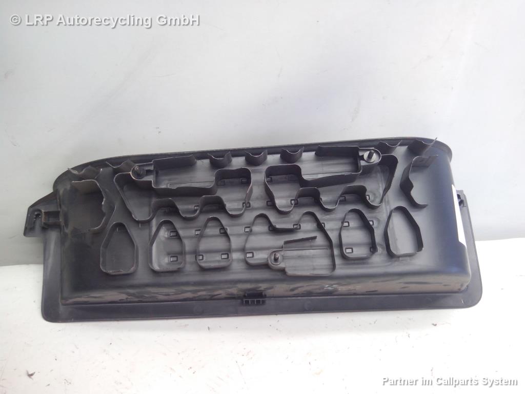 Verkleidung Stufe Vr 7H0863736B VW T5 (7h, Ab 04/03) BJ: 2003